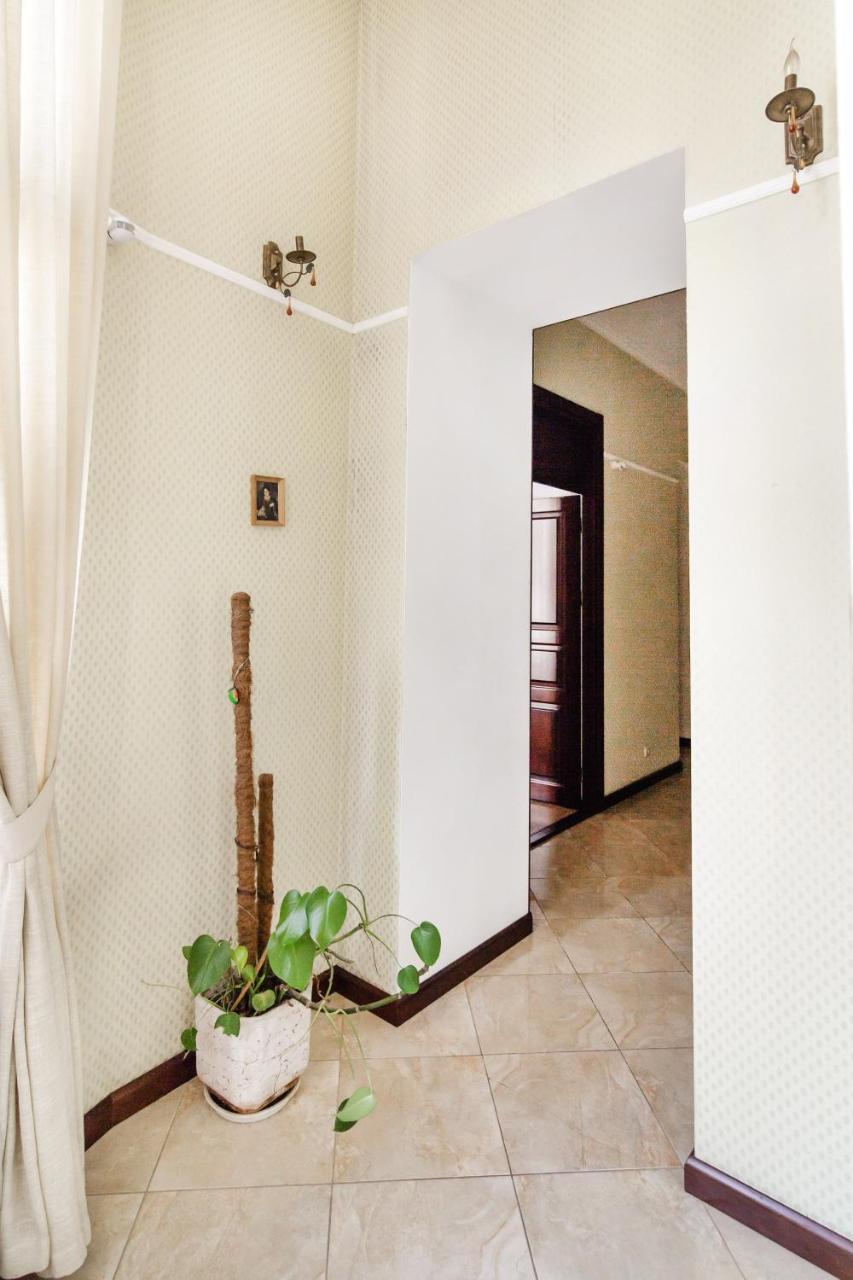 Downtown Prestige Apartment Odessa Exterior photo