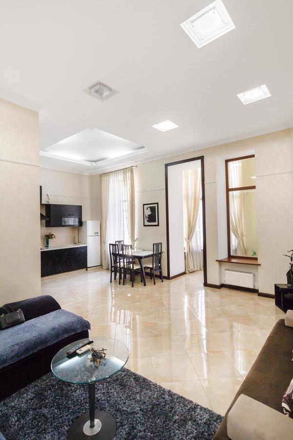 Downtown Prestige Apartment Odessa Exterior photo